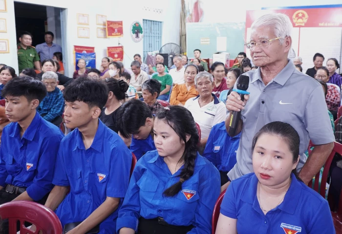 Công an xã Vạn Ninh tổ chức hội nghị lắng nghe ý kiến Nhân dân