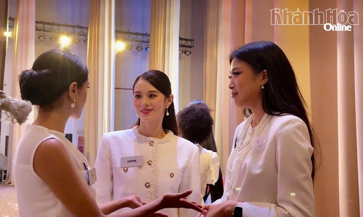 Contestants share stories backstage during the competition