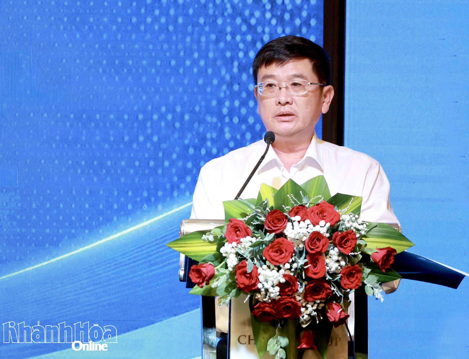 Ông Lê Hoàng Triều - Giám đốc Báo và Phát thanh, Truyền hình Khánh Hòa phát biểu tại lễ ký kết.