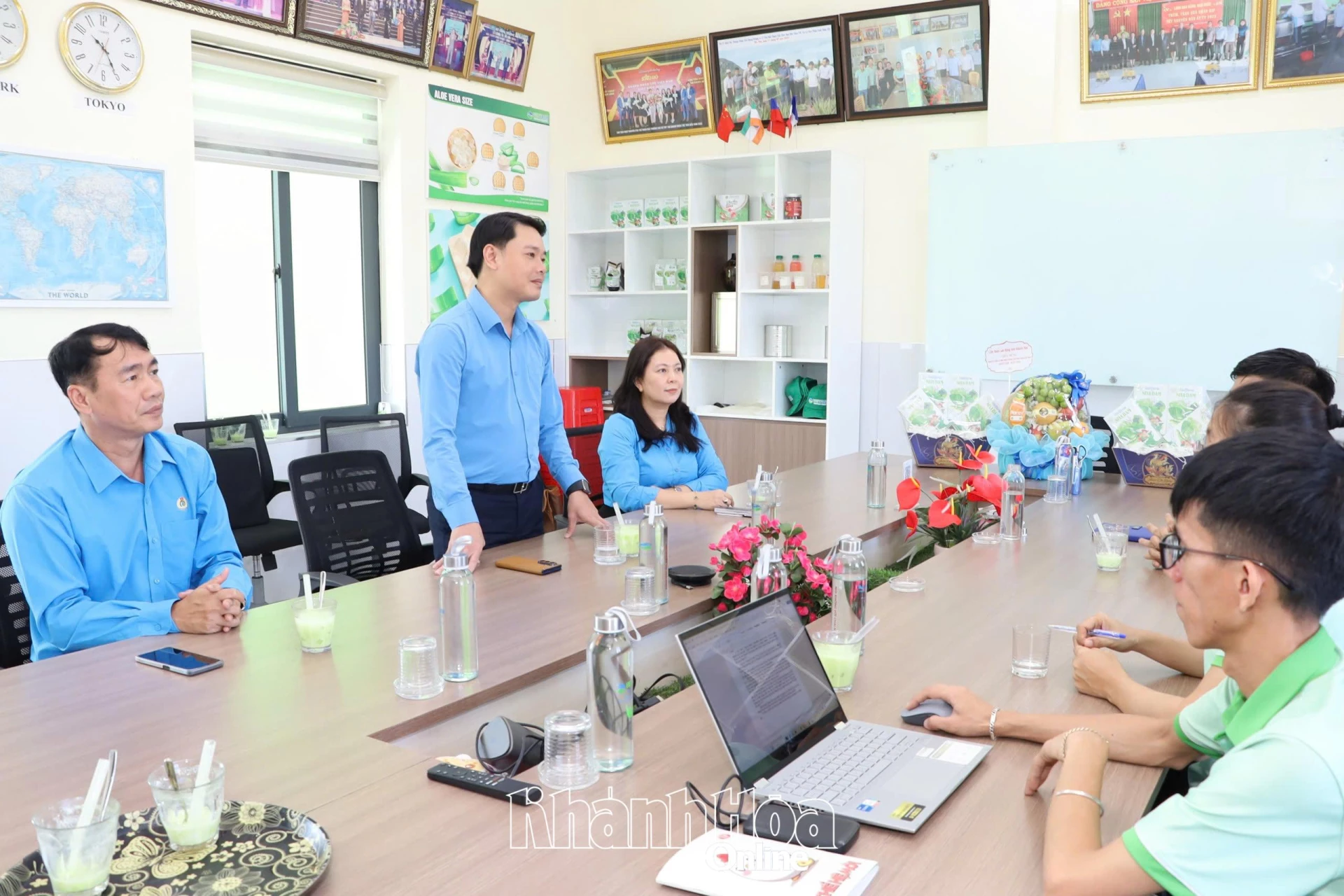 Lãnh đạo Liên đoàn Lao động tỉnh nắm băt tình hình phát triển đoàn viên tại Khu Công nghiệp Thanh Hải.