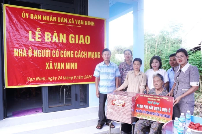 Xã Vạn Ninh bàn giao nhà ở cho 4 gia đình có công với cách mạng