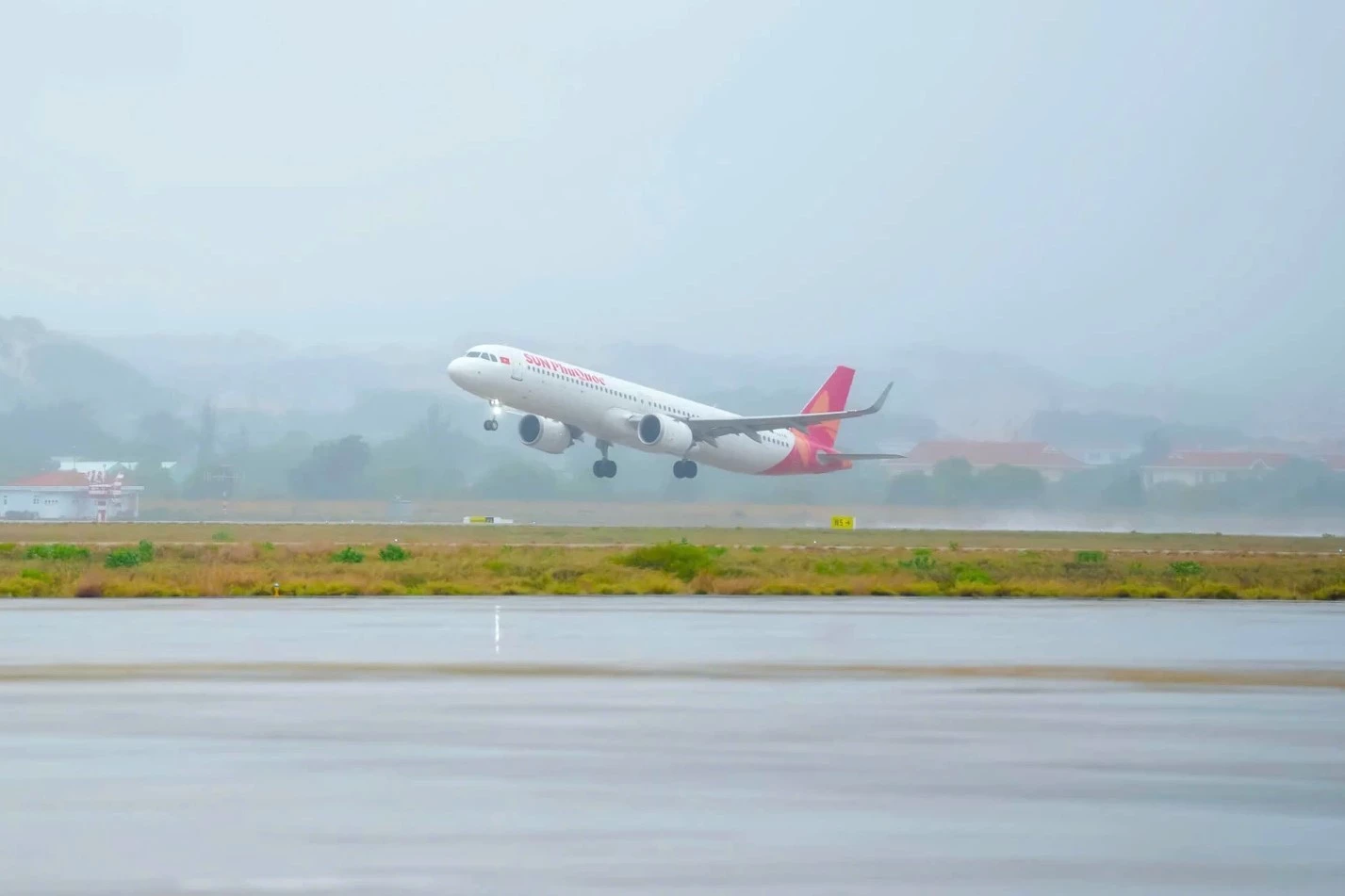 An aircraft takes off at Cam Ranh International Airport


