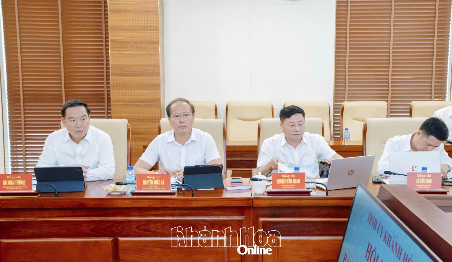 Các đồng chí: Hồ Xuân Trường, Nguyễn Khắc Hà, Nguyễn Văn Mạnh, Lê Hữu Vinh tham dự hội nghị.