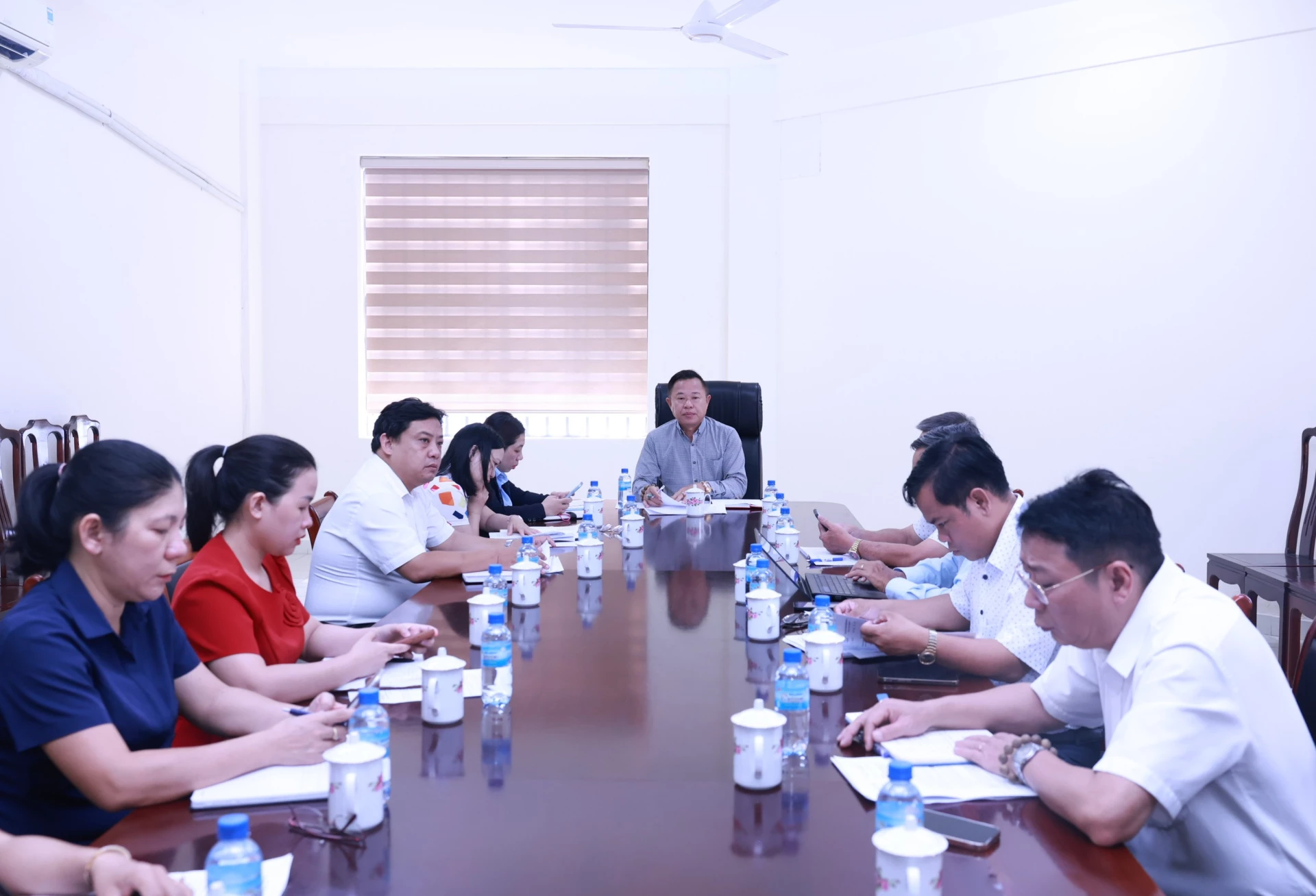 Quang cảnh cuộc họp