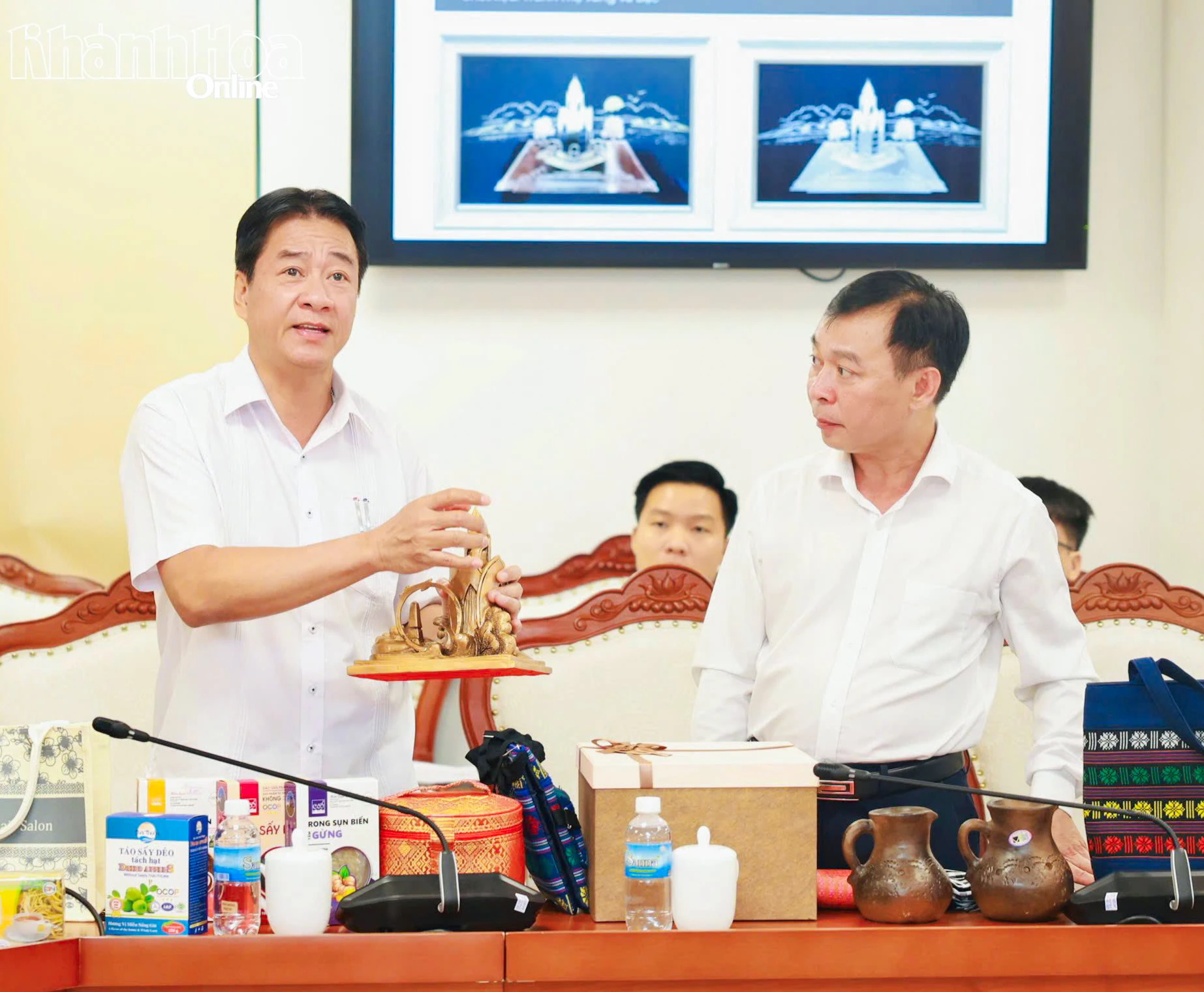 Khanh Hoa develops promotional gift set