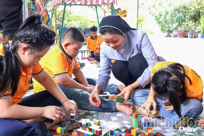 Mái ấm cho trẻ khuyết tật