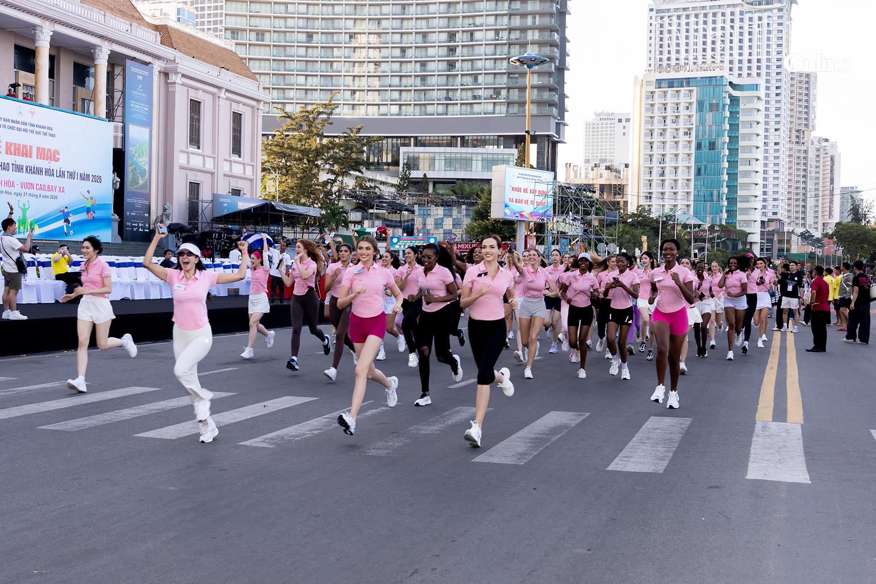 Thí sinh Miss World 2026 chạy bộ gây quỹ hỗ trợ bệnh nhân ung thư vú