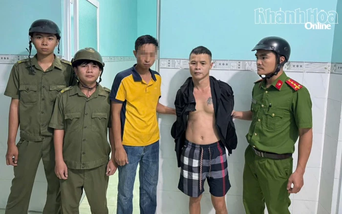 Công an xã Nam Ninh Hòa bàn giao đối tượng bị khởi tố về tội đánh bạc