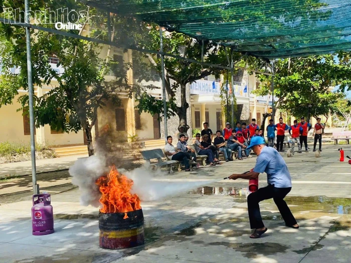 Huấn luyện nghiệp vụ phòng cháy, chữa cháy cho gần 60 thành viên đội chữa cháy cơ sở