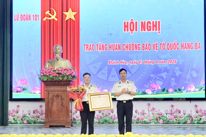 Lữ đoàn 101: Một cá nhân được trao tặng Huân chương Bảo vệ Tổ quốc hạng Ba
