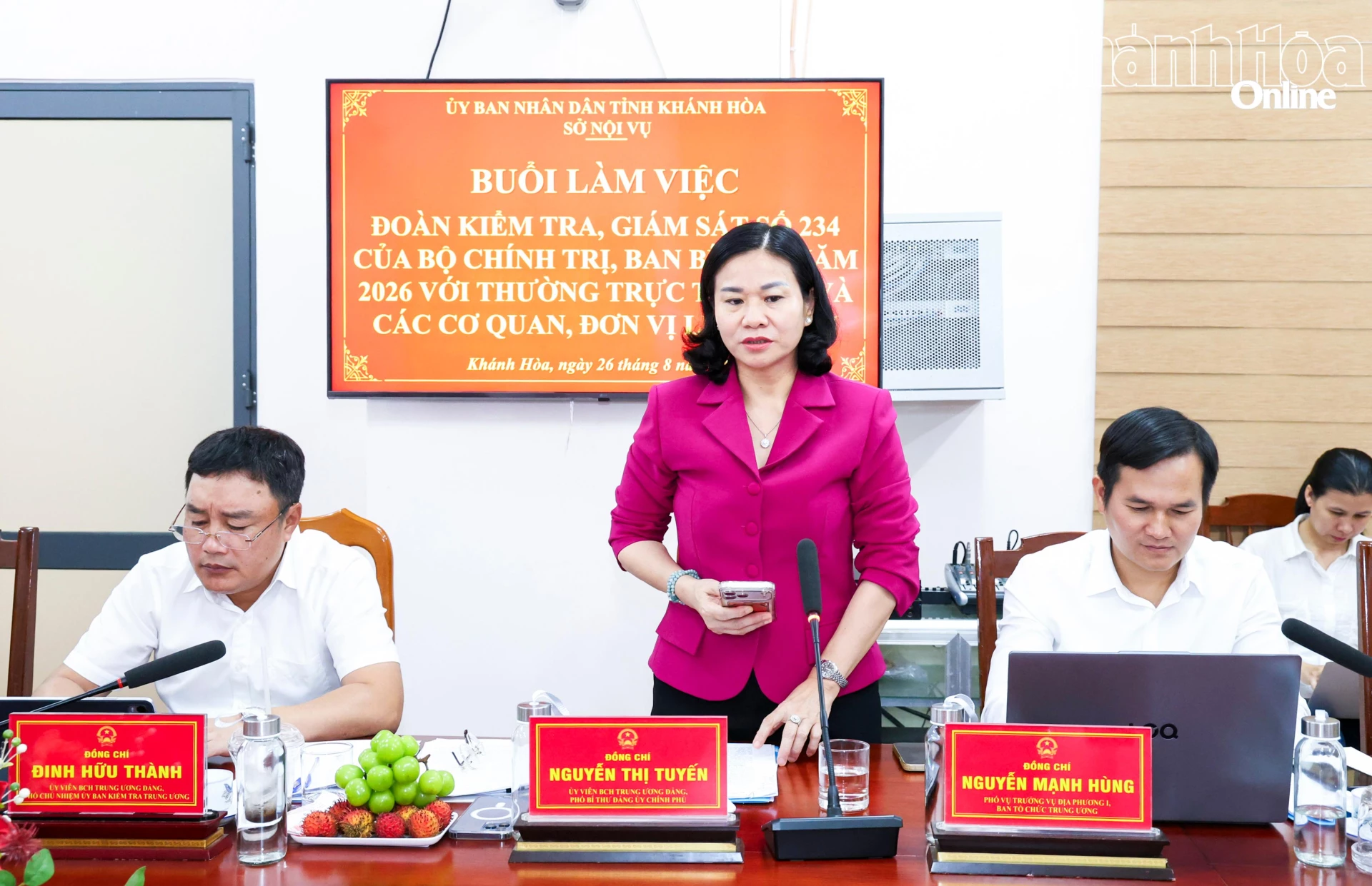 Đồng chí Nguyễn Thị Tuyến phát biểu tại buổi làm việc.