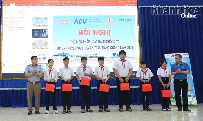Tuyên truyền pháp luật an ninh hàng không cho người dân và doanh nghiệp