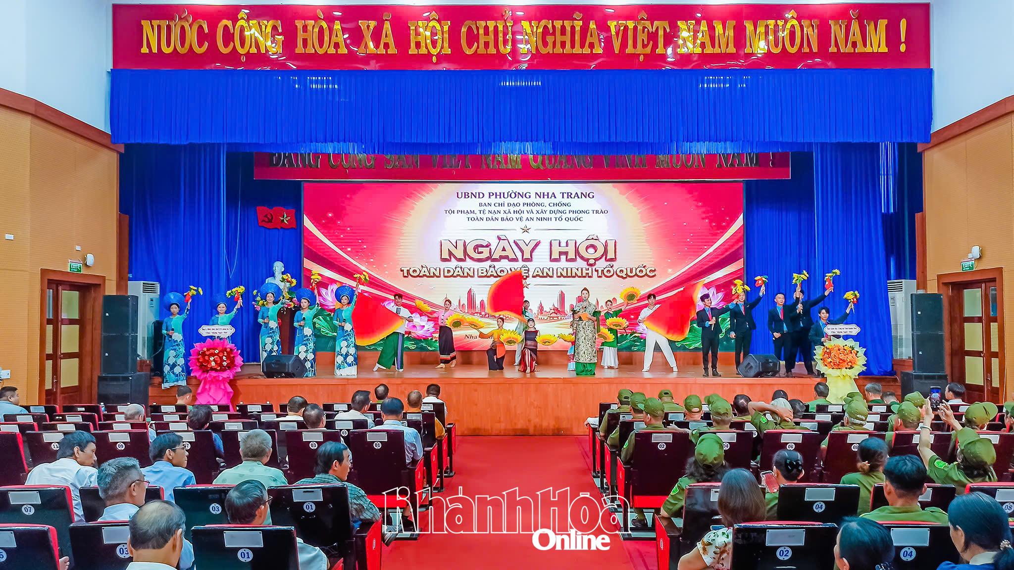 Quang cảnh ngày hội.