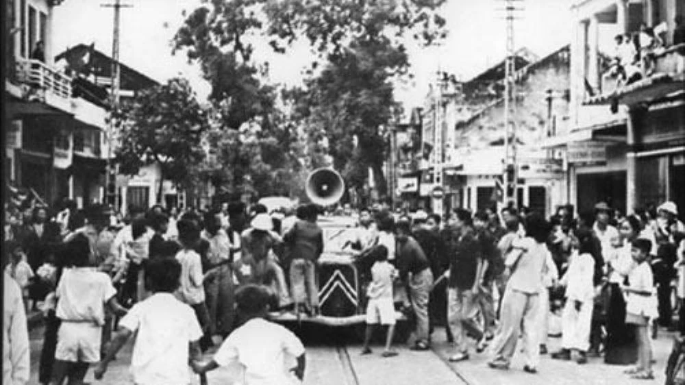 Lệnh tổng khởi nghĩa giành chính quyền được phát đi rộng rãi trong ngày 19-8-1945_Ảnh: Tư liệu

