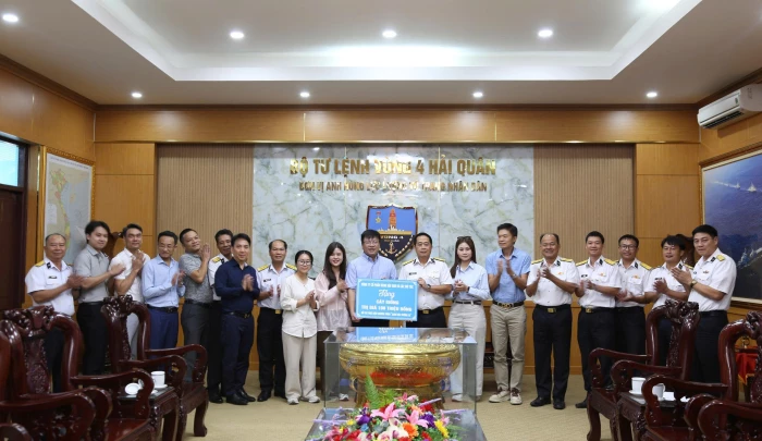 Vùng 4 Hải quân tiếp nhận cây giống hưởng ứng Chương trình “Xanh hóa Trường Sa”
