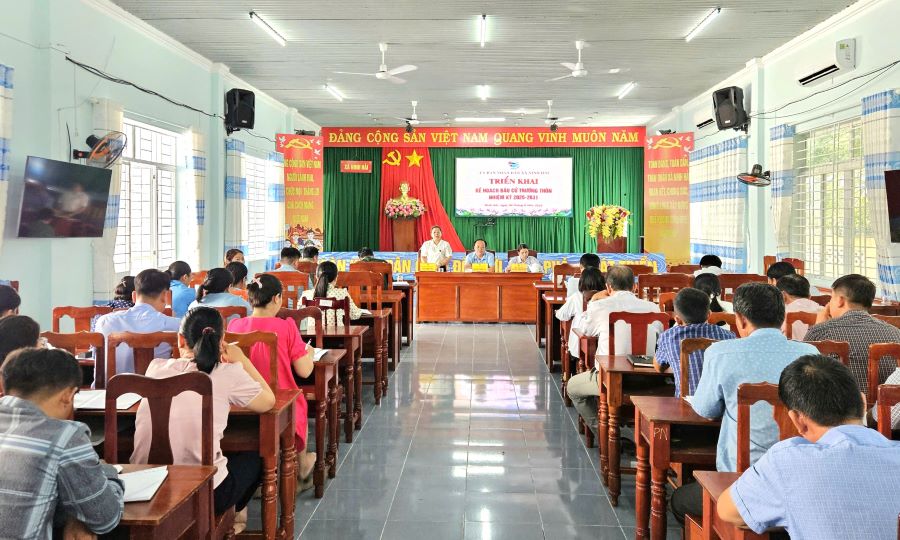 Quang cảnh cuộc họp.