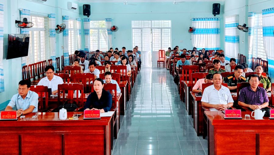 Các đại biểu tham gia hội nghị.