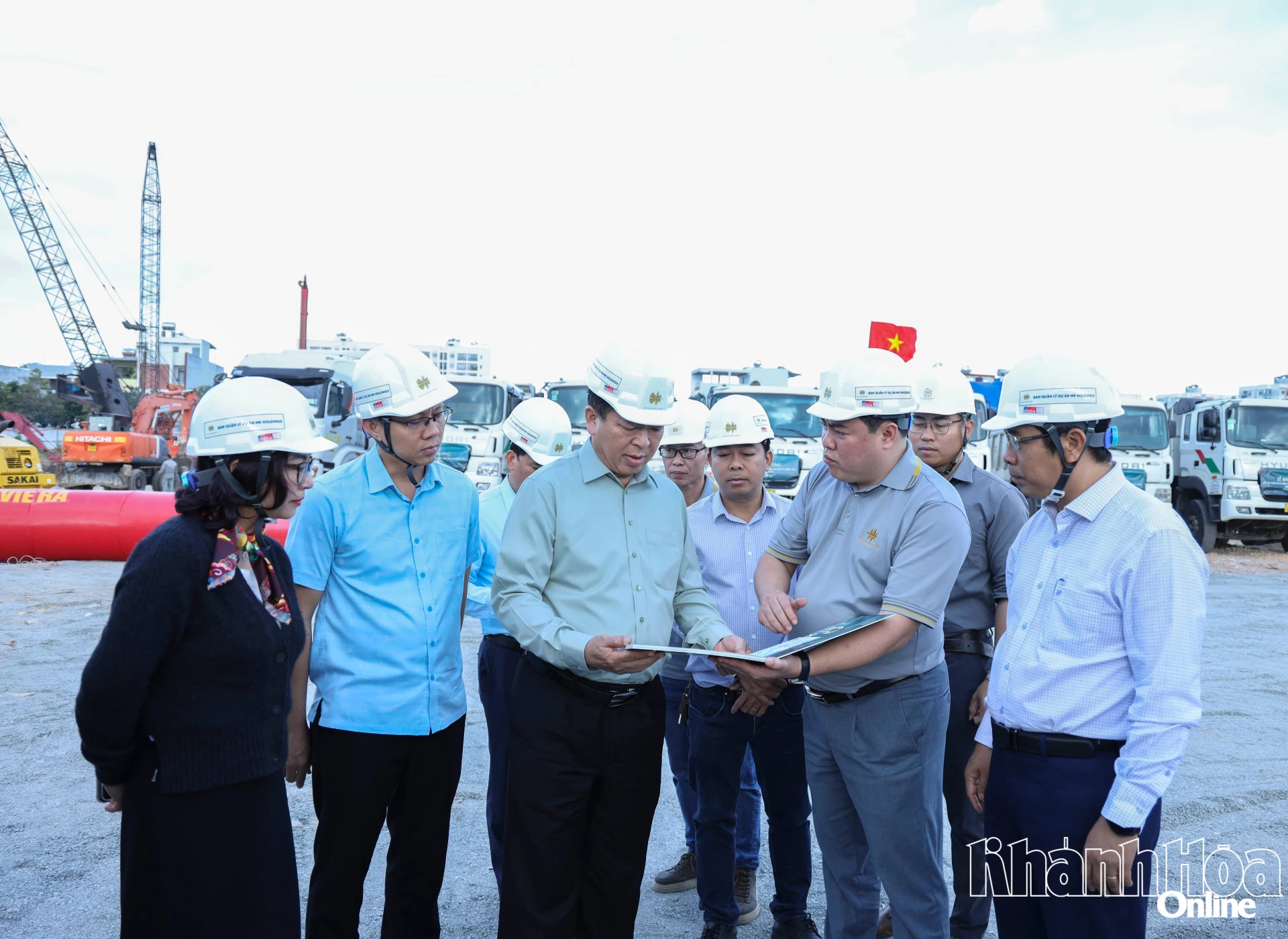 Bộ trưởng Bộ Xây dựng Trần Hồng Minh kiểm tra tiến độ triển khai Dự án 
Nhà ở xã hội MK Riviera (CT-02) tại Khu đô thị An Bình Tân (phường Nam Nha Trang).