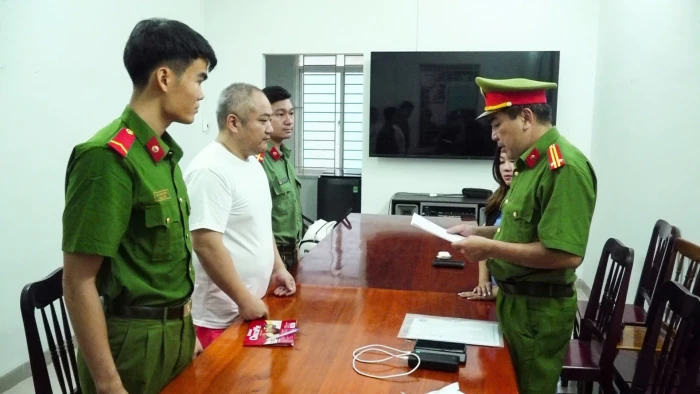 [Video] Bàn giao 2 đối tượng truy nã quốc tế