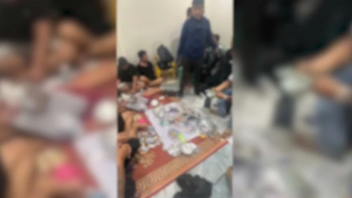 [Video] Bắt quả tang nhóm đối tượng đánh bạc dưới hình thức xóc bầu cua ở Diên Khánh