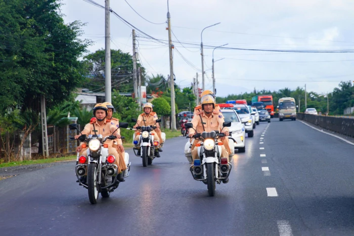 Vì bình yên trên những tuyến đường - số 01: Tăng cường bảo đảm an toàn giao thông đối với các phương tiện kinh doanh giao thông vận tải