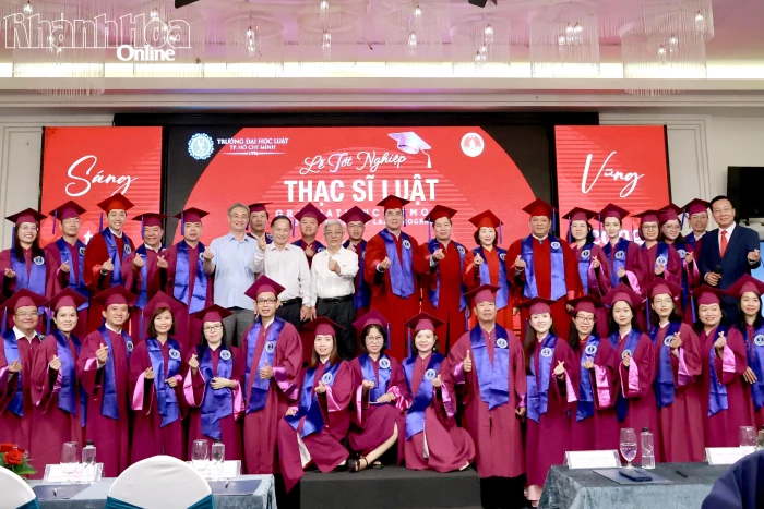 Trường Đại học Luật TP. Hồ Chí Minh tổ chức lễ tốt nghiệp và trao bằng thạc sĩ cho học viên cao học