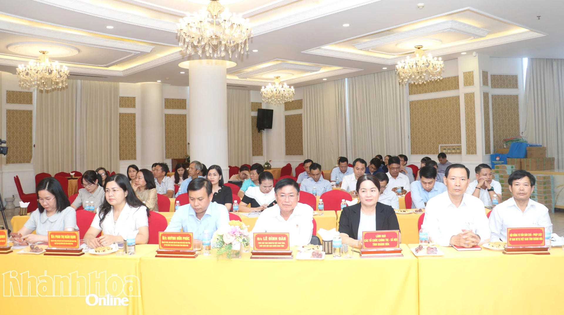 Các địa biểu của tỉnh Khánh Hòa tham dự hội nghị.
