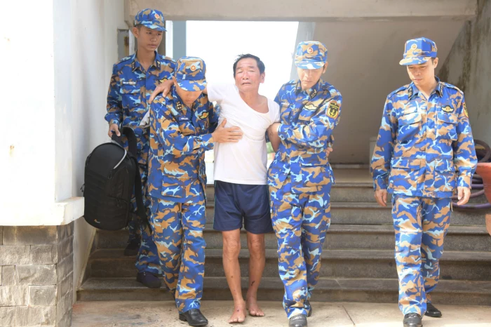 Đảo Trường Sa tiếp nhận, hỗ trợ 32 ngư dân tàu cá Đà Nẵng gặp nạn trên biển