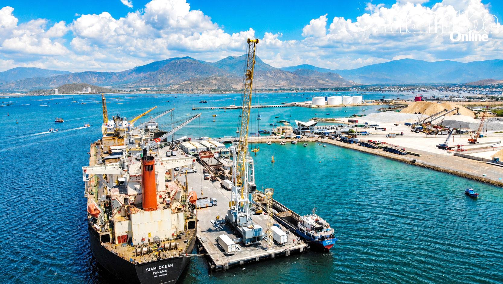 Cảng Cam Ranh có nhiều lợi thế để phát triển logistics.