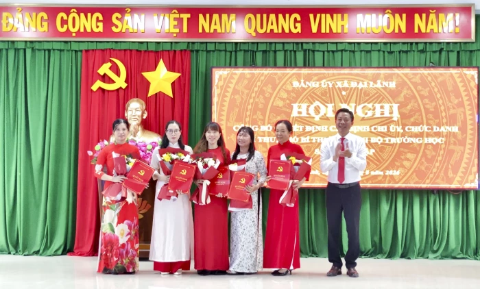 Xã Đại Lãnh công bố quyết định thành lập các chi bộ trường học sau sáp nhập