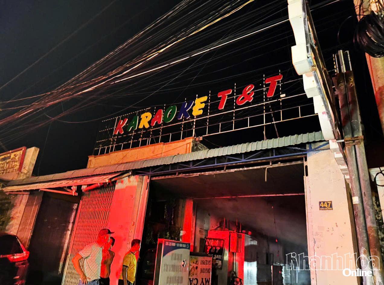 Quán karaoke bị hỏa hoạn.