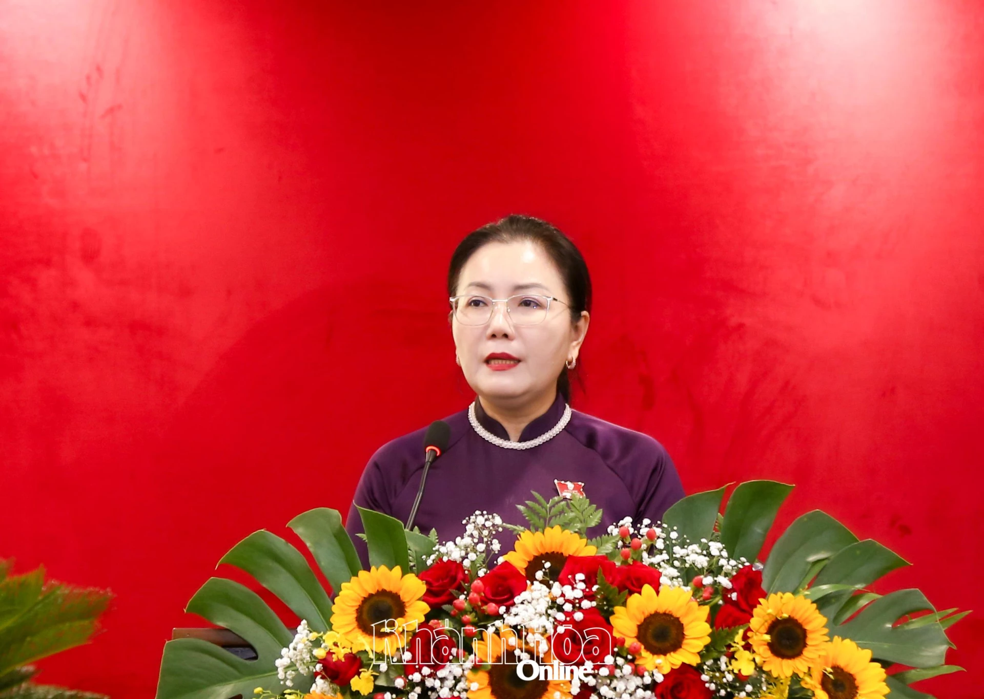 Đồng chí Phạm Thị Xuân Trang trình bày dự kiến chương trình kỳ họp