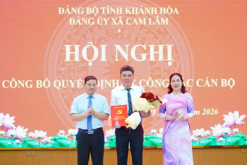 Đảng ủy xã Cam Lâm công bố quyết định về công tác cán bộ