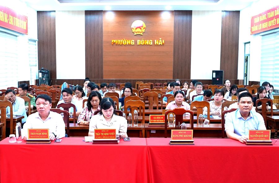 Các đại biểu tham dự hội nghị.