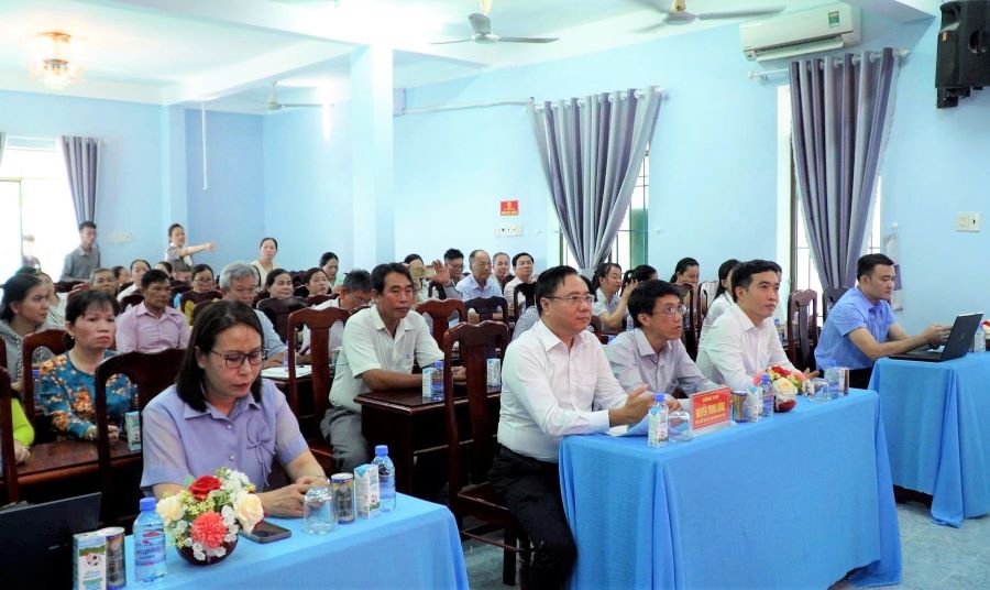 Các đại biểu tham dự hội nghị.