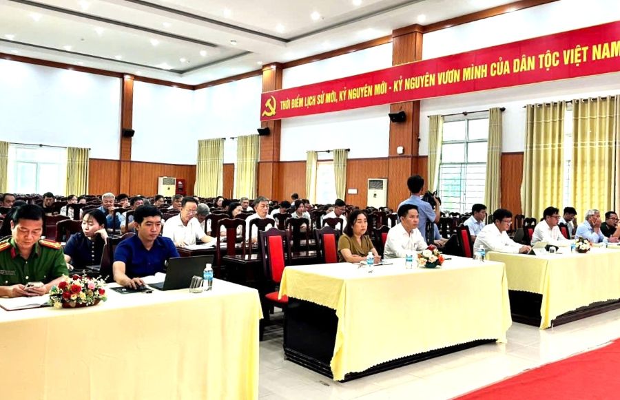 Các đại biểu tham dự hội nghị.