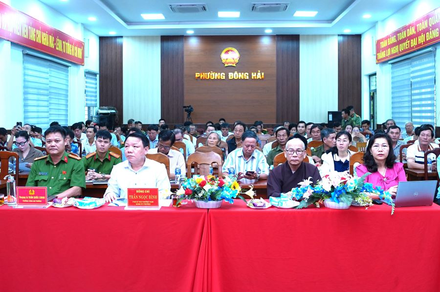 Các đại biểu tham dự hội nghị.