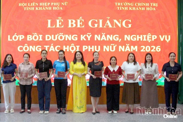 Bế giảng lớp bồi dưỡng kỹ năng, nghiệp vụ công tác hội phụ nữ