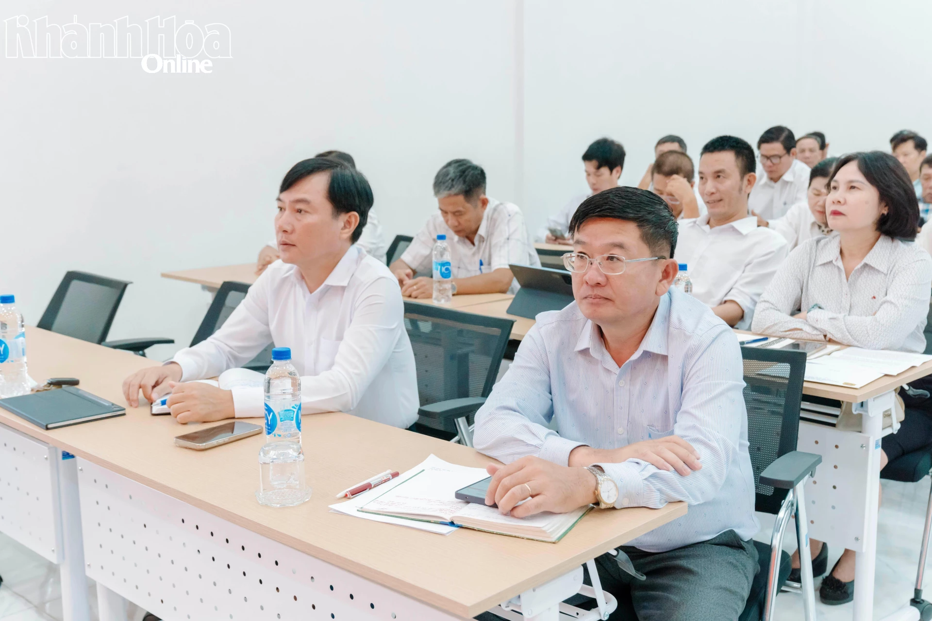Lãnh đạo Báo và Phát thanh, Truyền hình, Khánh Hòa dự lễ phát động.
