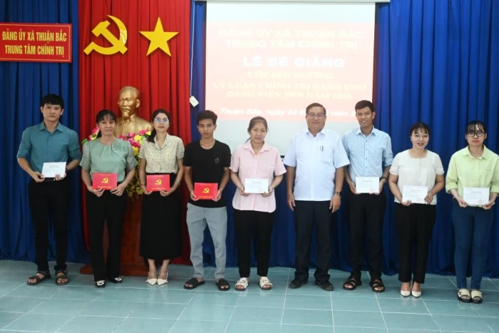 Trung tâm Chính trị xã Thuận Bắc bế giảng lớp bồi dưỡng lý luận chính trị cho đảng viên mới năm 2026 