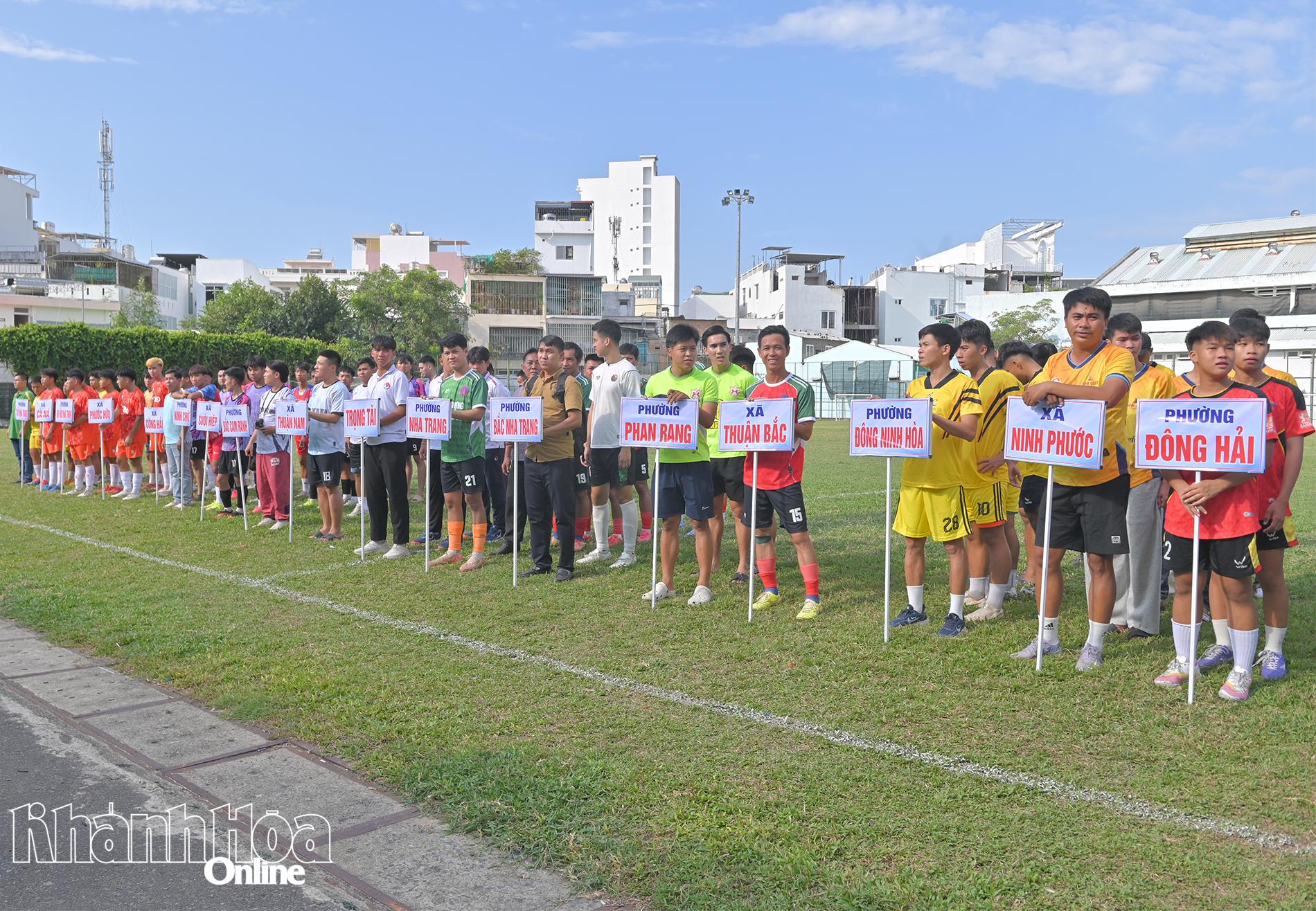 Các đội bóng tham gia giải.