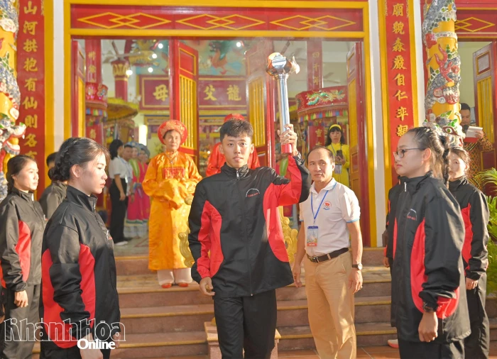 Lễ dâng hương xin lửa thiêng và rước đuốc Đại hội Thể dục thể thao tỉnh Khánh Hòa lần thứ I