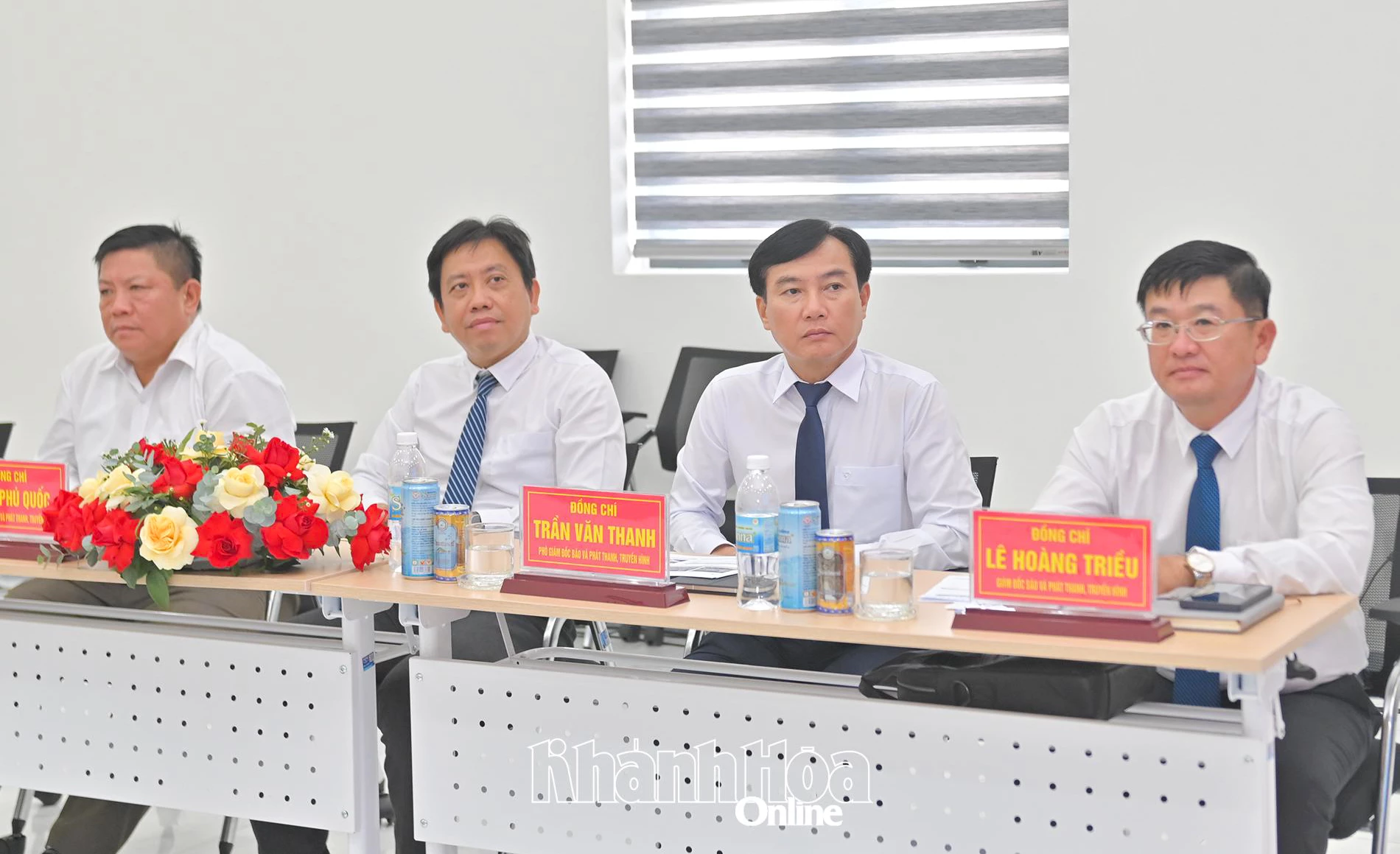 Ban Giám đốc, lãnh đạo các phòng chuyên môn của Báo và Phát thanh, Truyền hình Khánh Hòa dự lễ.