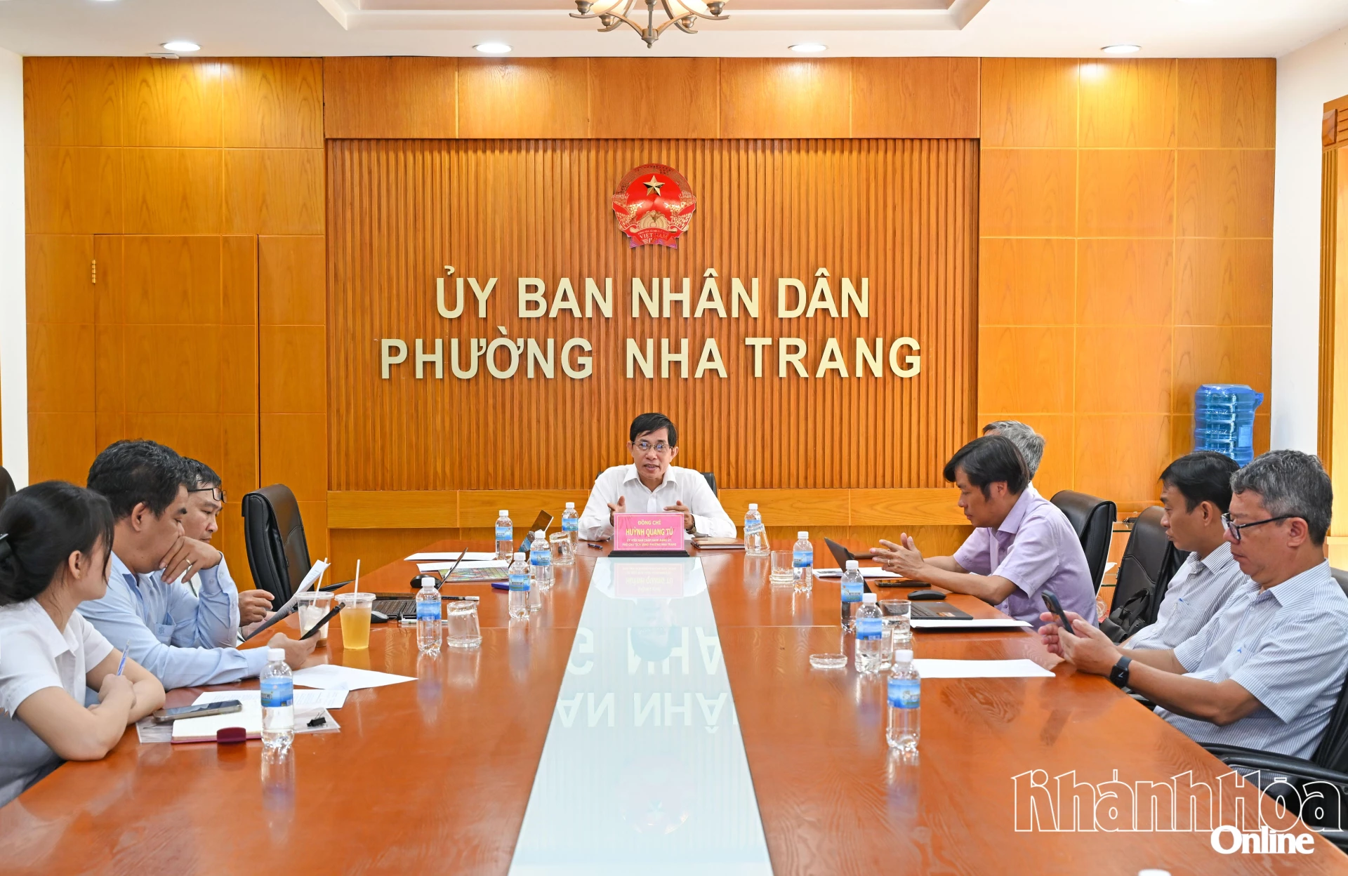 Quang cảnh cuộc họp.