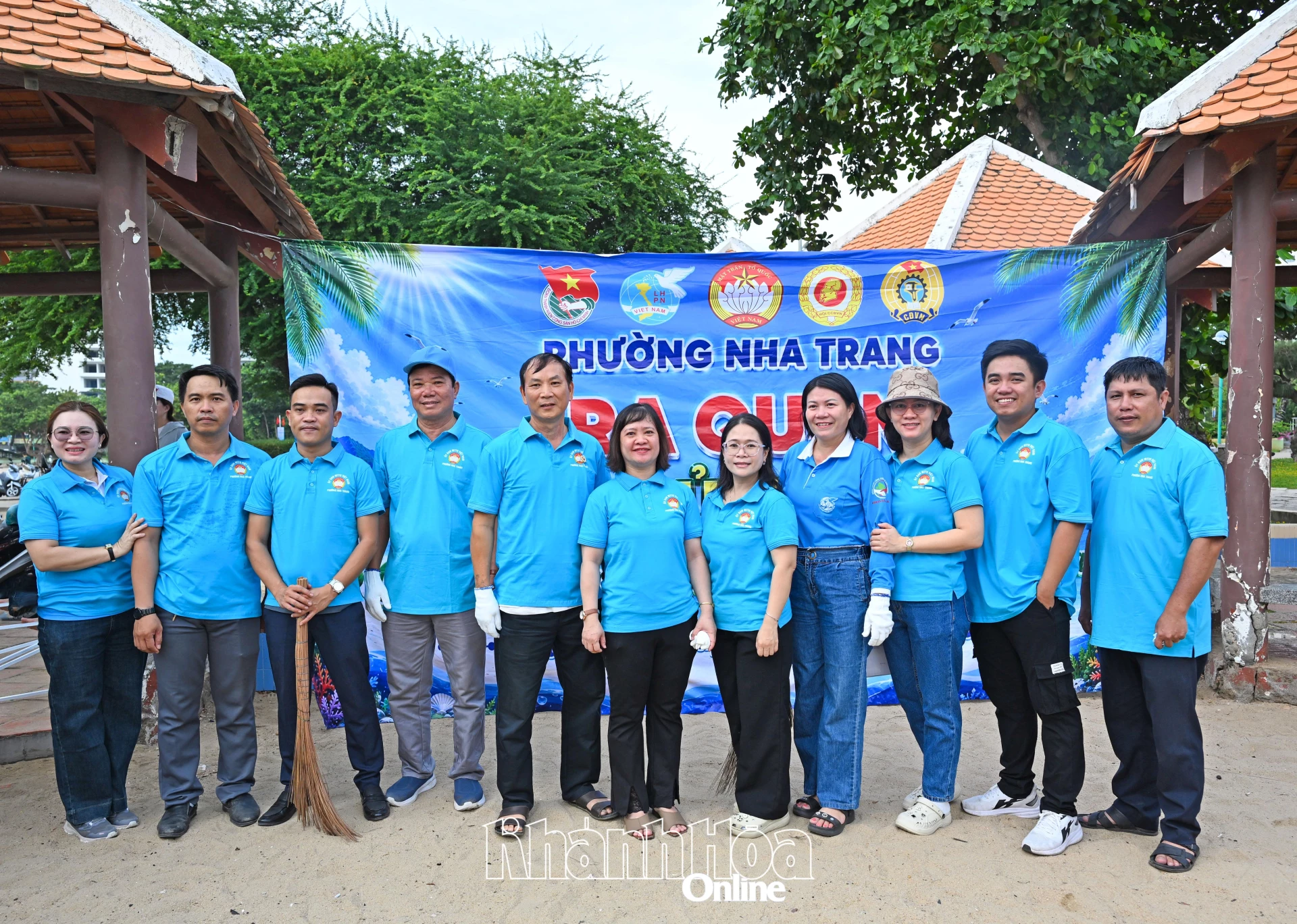 Lãnh đạo Ủy ban MTTQ Việt Nam phường và các cán bộ mặt trận tham gia chương trình.
