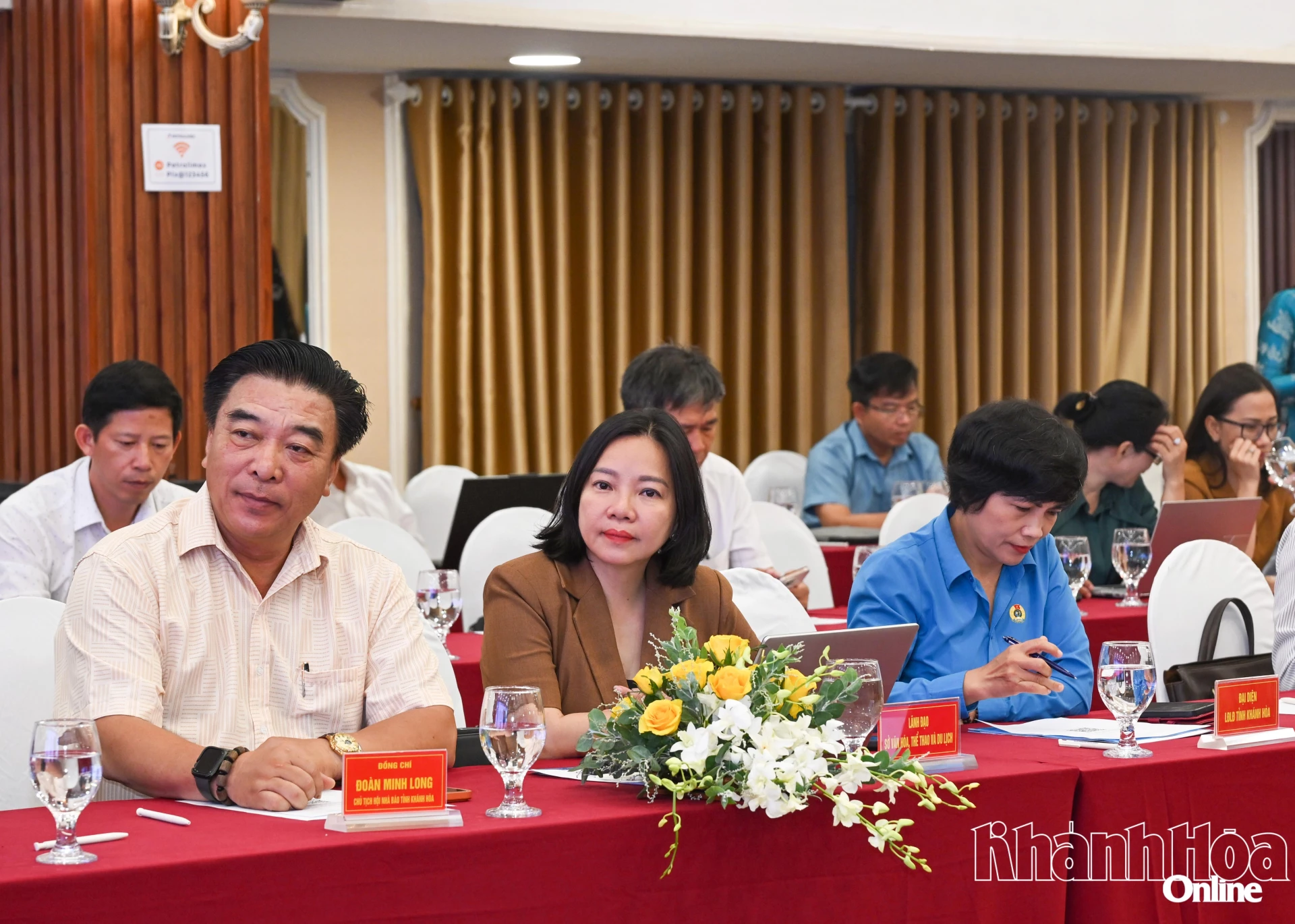 Các đại biểu tham dự hội thảo.