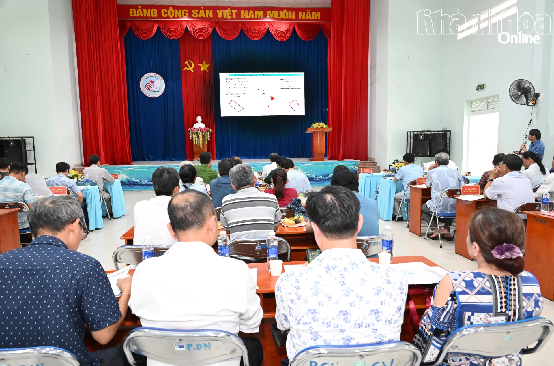Quang cảnh hội nghị.