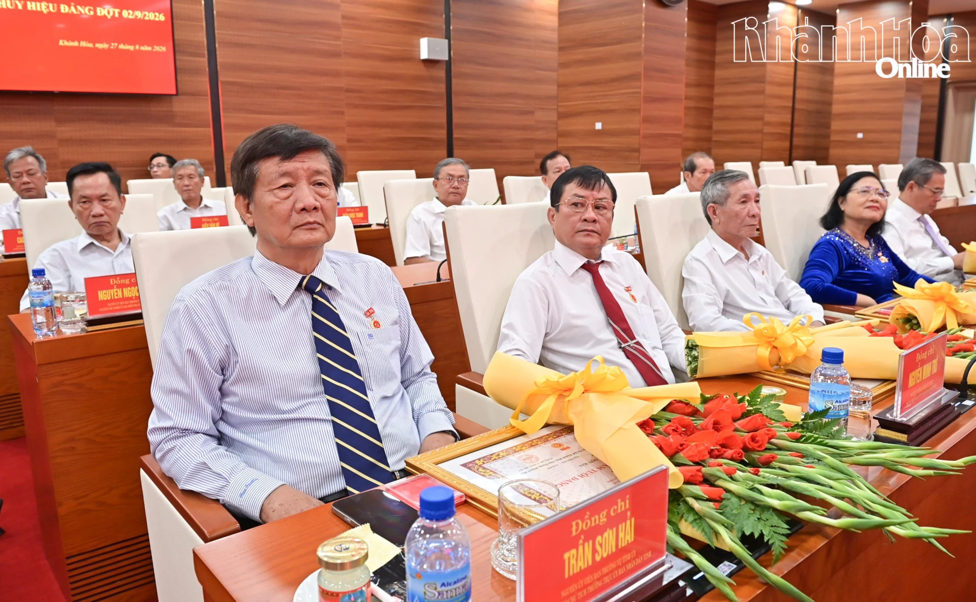 Các đồng chí nguyên lãnh đạo tỉnh dự buổi lễ.