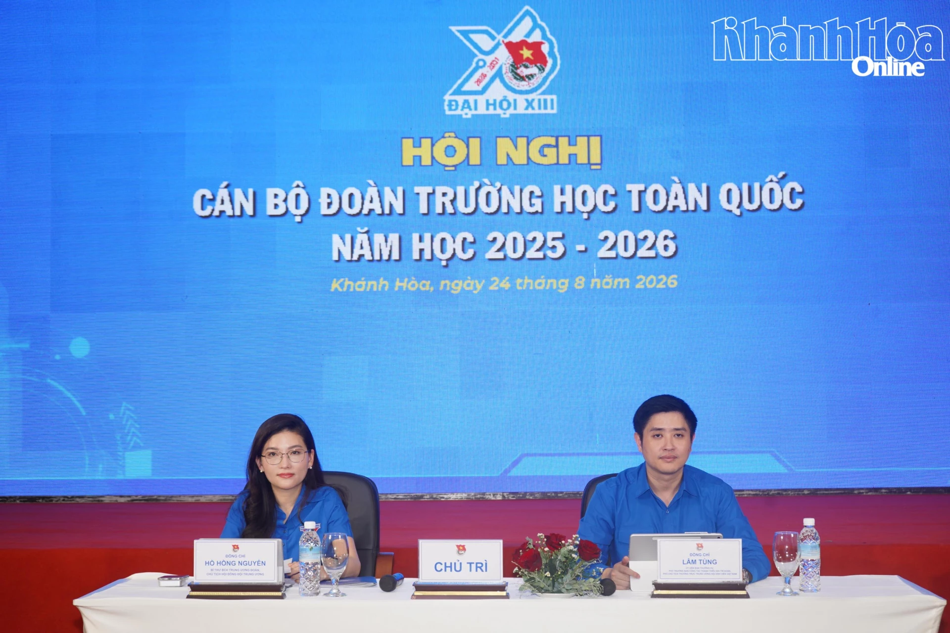 Chị Hồ Hồng Nguyên và anh Lâm Tùng chủ trì hội nghị.