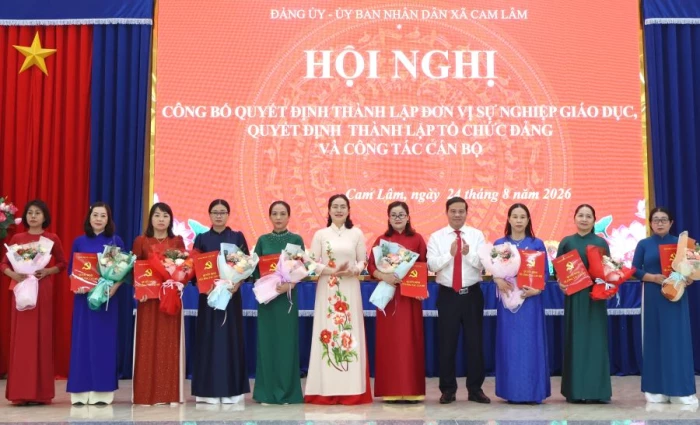 Xã Cam Lâm công bố quyết định thành lập các trường học, tổ chức đảng và công tác cán bộ